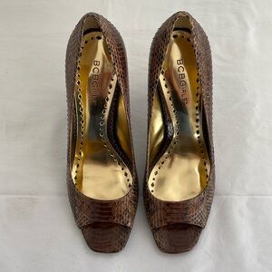 New- BCBGIRLS women shoes peep toe high heels dress shoes animal print Size 8.5B